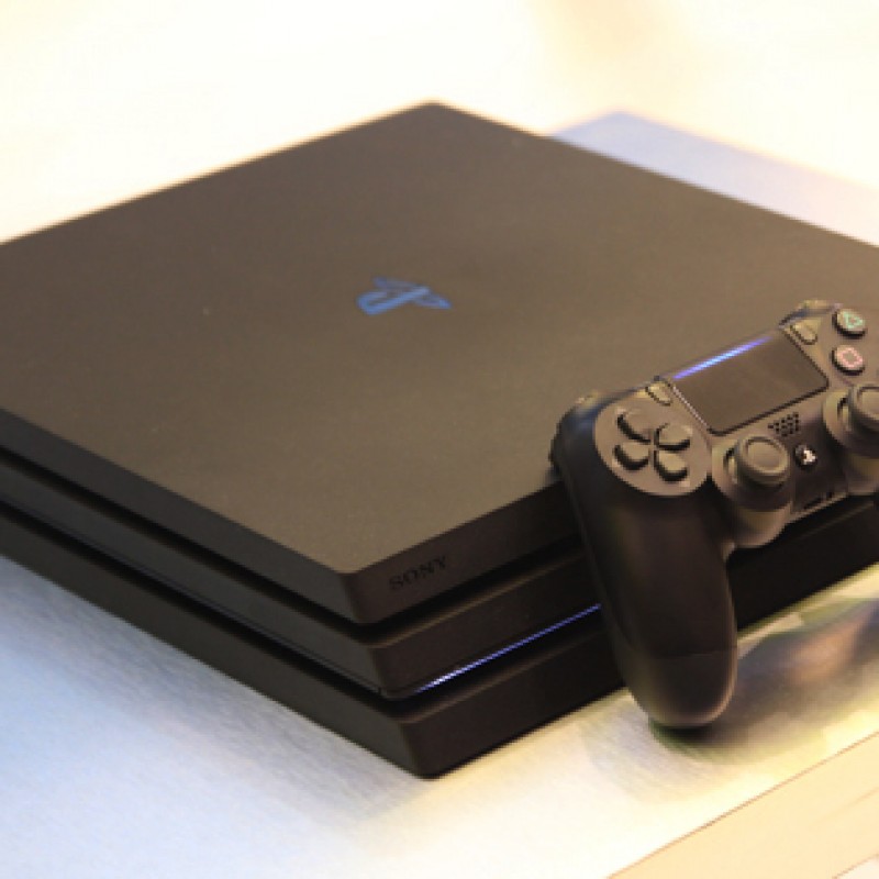 PS4 pro 1TB new